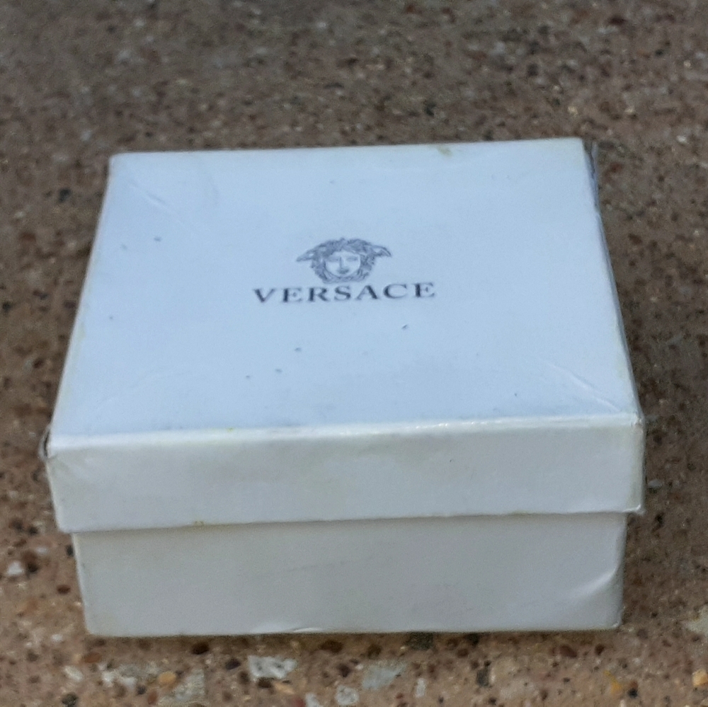 Brand New Authentic Versace Belt Size 44/110 with